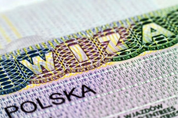 На семью — $700. В Польше будут судить белоруса за оформление фиктивных документов на визы