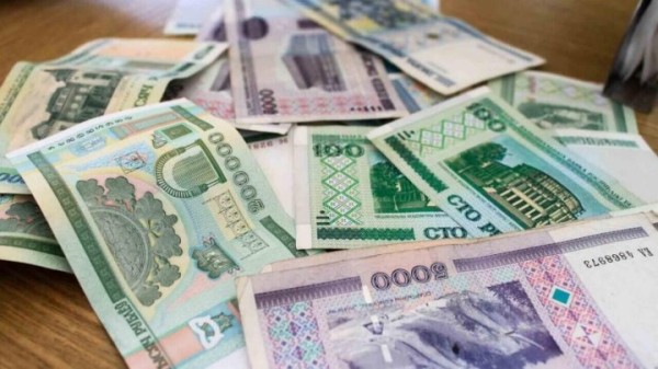 В Австрии незнакомец рассчитался старыми белорусскими рублями