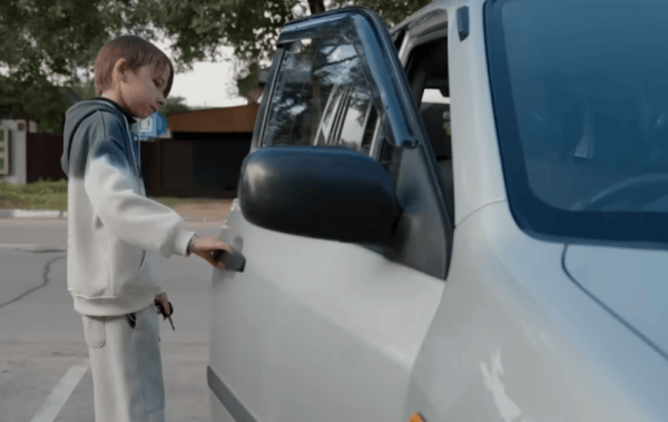 В 20 лет парень выглядит как ребенок В 20 лет парень выглядит как ребенок